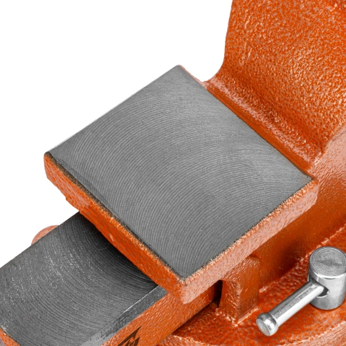 Тиски слесарные, 125 мм, поворотные, с наковальней Sparta по ценам производителя в Воронеже с доставкой по всей России