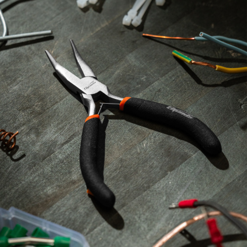 Длинногубцы изогнутые Mini, 130 мм, никелированные, авторазжим Sparta по ценам производителя в Воронеже с доставкой по всей России