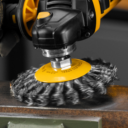 Щетка для УШМ, 125 мм, "Тарелка", крученая нержавеющая проволока 0.5 мм, М14 Denzel по ценам производителя в Воронеже с доставкой по всей России