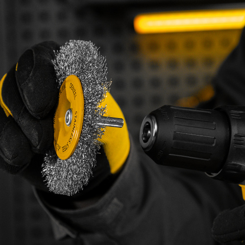 Щетка для дрели 100 мм, Плоская, со шпилькой, нержавеющая витая проволока Denzel по ценам производителя в Воронеже с доставкой по всей России