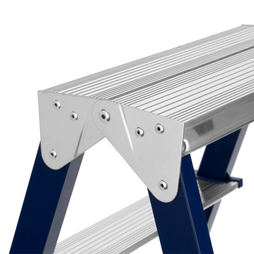 Стремянка двусторонняя 3 ступени, стальная, Сибртех по ценам производителя в Воронеже с доставкой по всей России